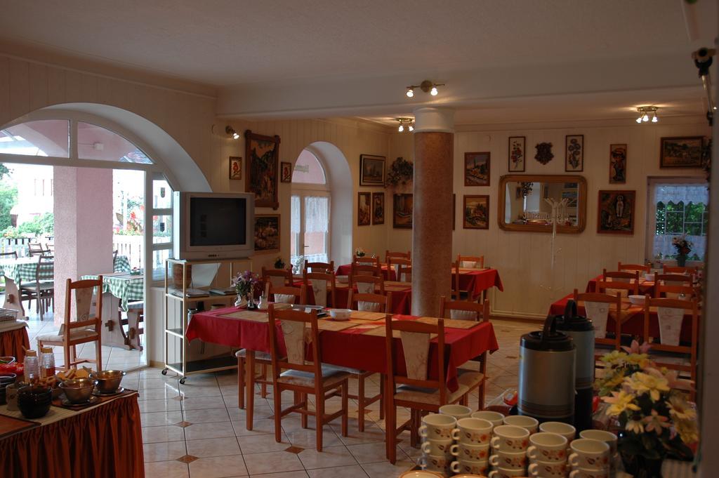 Korona Panzio Acomodação com café da manhã Balatonfüred Exterior foto