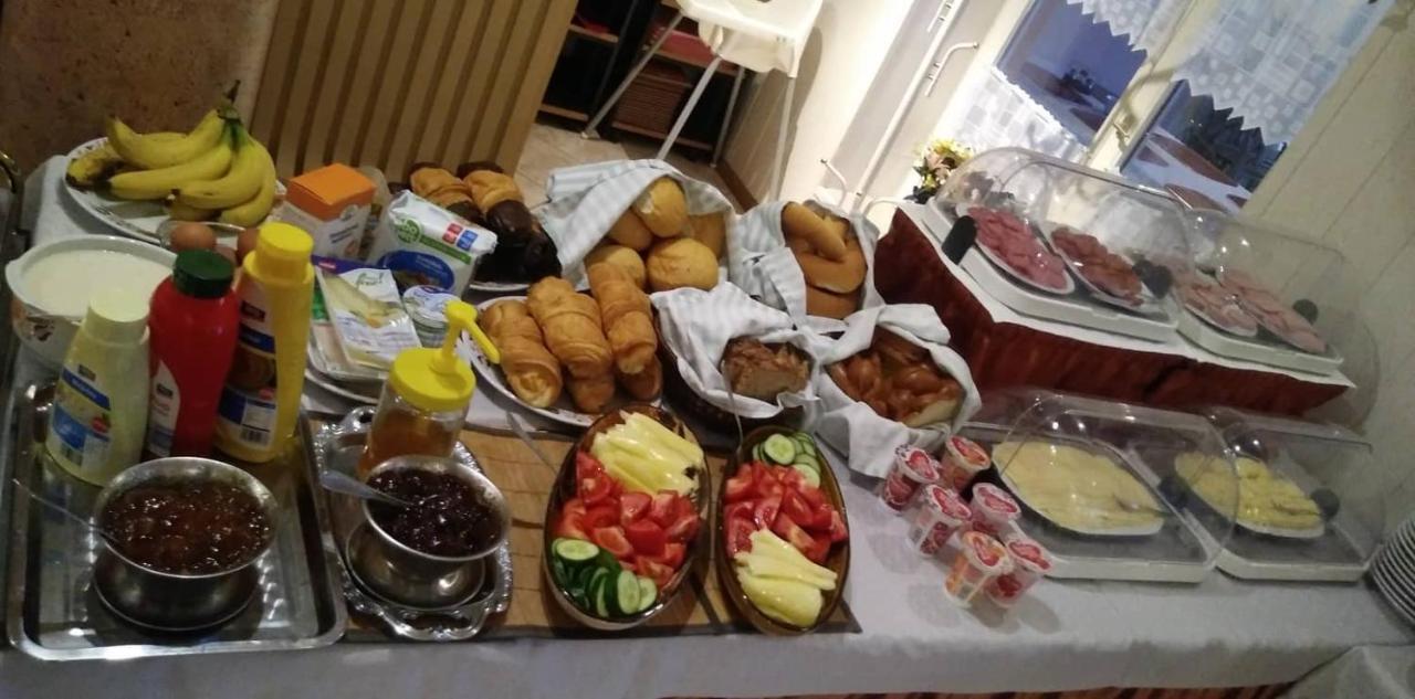 Korona Panzio Acomodação com café da manhã Balatonfüred Exterior foto