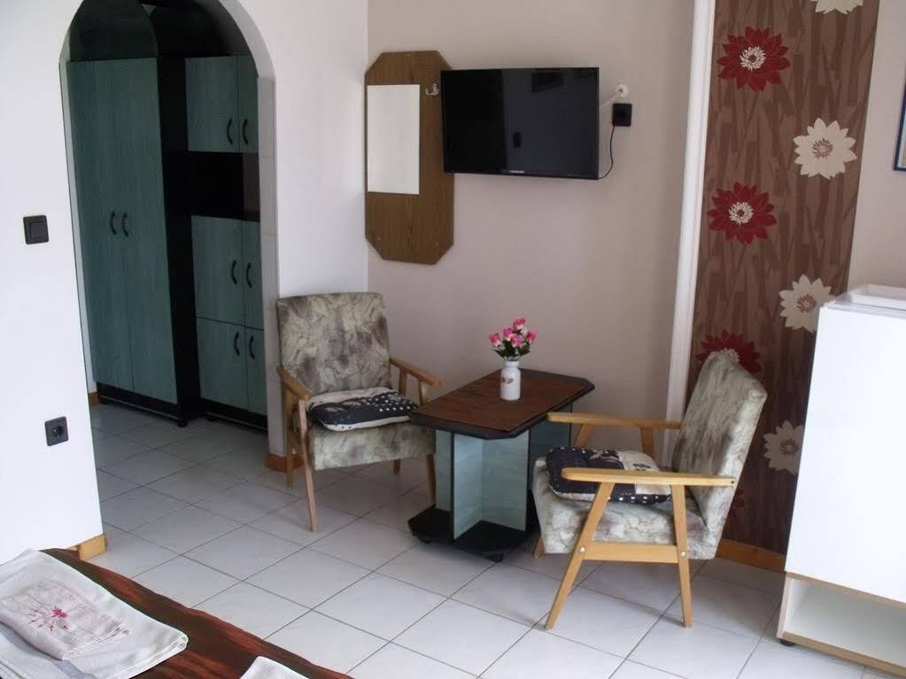 Korona Panzio Acomodação com café da manhã Balatonfüred Exterior foto